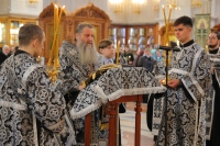 Вечером Великого Четверга митрополит Артемий возглавил службу «Двенадцати Евангелий»