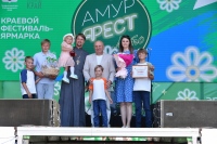 Многодетный священник получил почетный знак «За заслуги в семейном воспитании» в день святых покровителей семьи