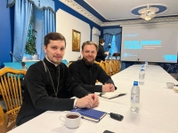 Хабаровский священник посетил секцию «Пастырское душепопечение и психология»