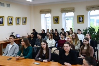 Хабаровские студенты обсудили тему ценностей и их трансляции в обществе на заседании дискуссионного клуба в духовной семинарии