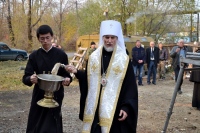 Правящий архиерей освятил крест для строящегося храма поселка Хор