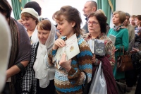 Хабаровчане смогли получить автографы известного писателя протоиерея Андрея Ткачёва