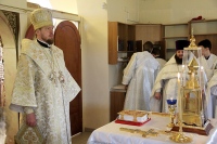 В день памяти святого благоверного князя Димитрия Донского митрополит Владимир возглавил Божественную литургию в храме поселка Корфовский