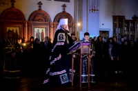 В понедельник первой седмицы Великого поста митрополит Владимир совершил великое повечерие с чтением Великого покаянного канона преподобного Андрея Критского в Спасо-Преображенском кафедральном соборе