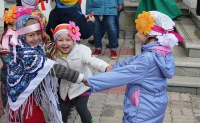 Пасха на приходах: песни, хороводы и колокольный звон