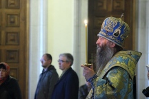 Чтение Акафиста Божией Матери епископом Арсеньевским и Дальнегорским Гурием в Спасо-Преображенском кафедральном соборе. 4 апреля 2014 г.