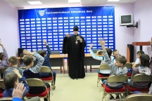 Беседа митрополита Игнатия с юными хоккеистами, 